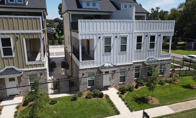 Murfreesboro House | New Modern Downtown Townhome with Rooftop Patio - 4 bed 4 bath