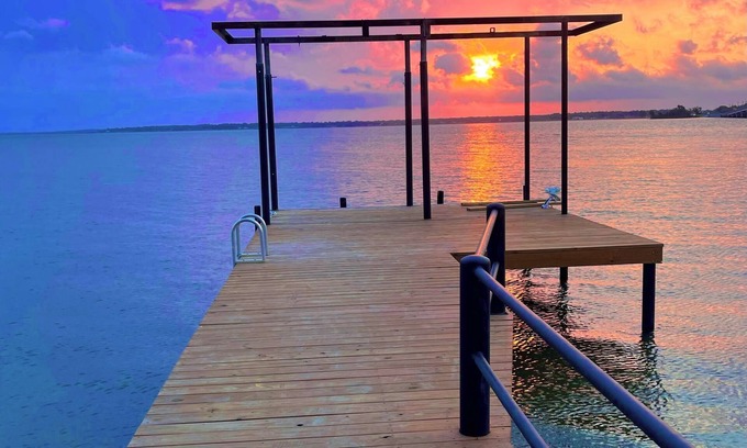 Seven Points House | New Modern Lake Front on open water w/New Dock