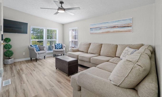 Lake James House | New! Modern Lakehouse Getaway 2BR w/Dock Slip
