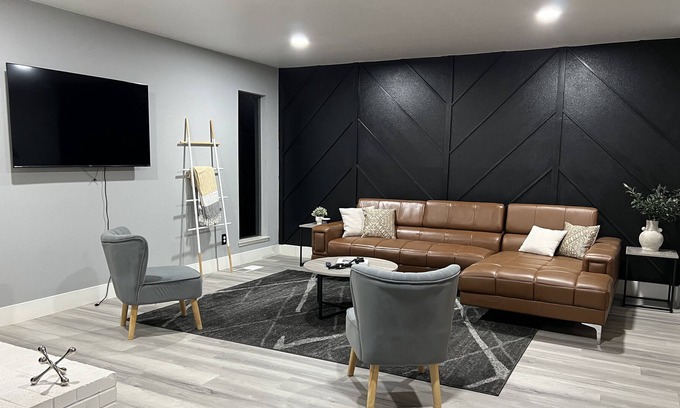 Visalia House | New! Modern Poolside Getaway