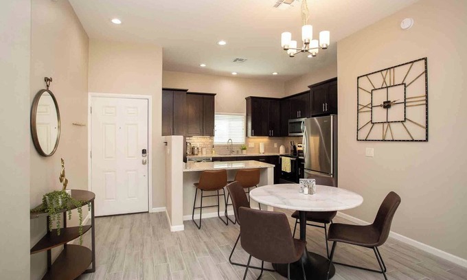 Menlo Park House | NEW Modern Retreat - In Luxury & Close To It All!