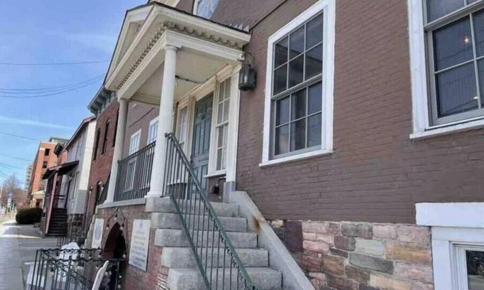 Burlington Apartment | New Modern Studio- Hop Skip & Jump to Waterfrontnn