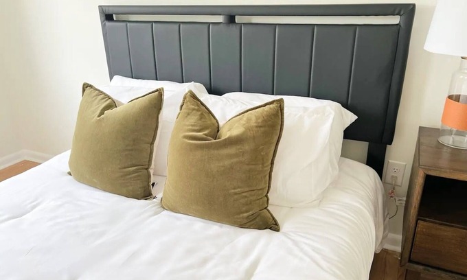 Shelbyville House | New Modern Townhome, sleeps 6. Mod Farm 1219