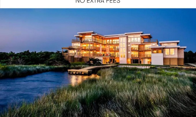 Salvo Villa | New Modern Waterfront Home w Saltwater Pool