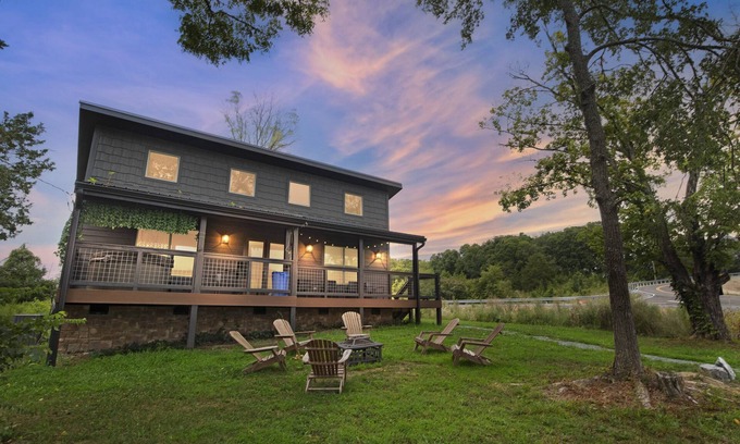 Sevierville Cabin | NEW! Mountain Cabin Getaway Jacuzzi & Stunning Views