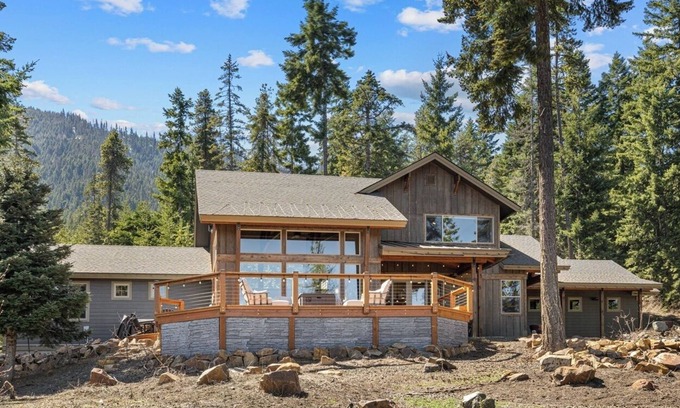 Cle Elum House | New Mountain Getaway w/Epic Views, Pool Access + 3rd Nt Free @ Private Lodge