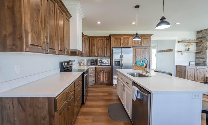 Irwin House | New Mountain Retreat With Private Hottub
