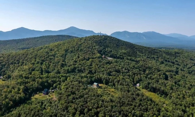 Bethlehem Cabin | New! Mountain View Escape - Panoramic Views. 3 Bed, 2 Bath Modern Cabin.