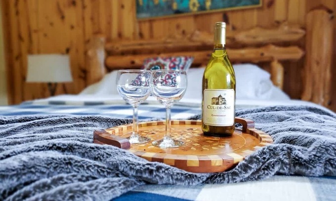Cleveland Cabin | New! MtnViews, Hot Tub, Shuffleboard, Pool, Arcade