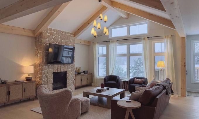 Dwight House | *New* Muskoka Lakefront Wellness Retreat