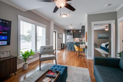 Nashville Apartment | New Nashville Condo with 2 King beds walk to bars