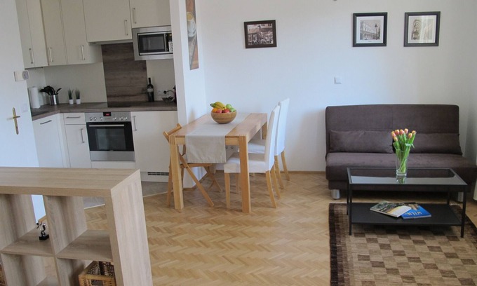 Hietzing Apartment | NEW! Nice residential area, close to attractions, metro & great infrastructure