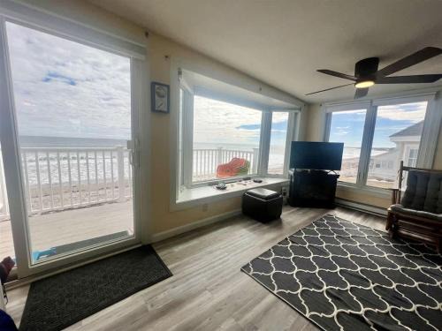 Wells Beach House | New Ocean Surf 6 - Wells Beach Oceanfront Condo