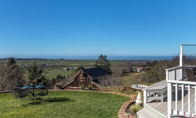 McKinleyville House | New! Oceanview Guesthouse