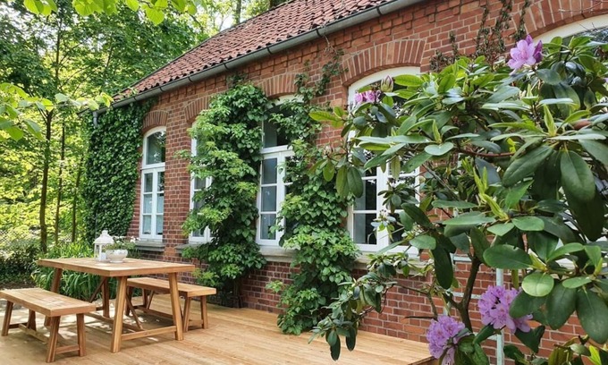 Lachendorf Apartment | NEW! Old school Jarnsen classroom