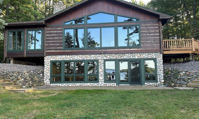 Hayward House | New! Overlook at Round Lake