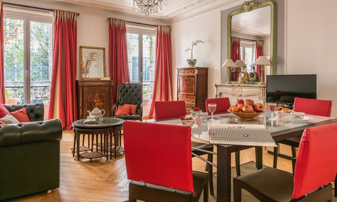 Bonne-Nouvelle Apartment | NEW Paris Centre Historic Chic Suite 2 Bedrooms and 1 Bathroom