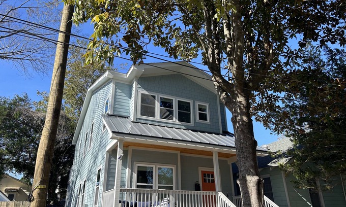 Wilmington House | New Pet Freindly Home in historic Downtown Wilmington with fenced yard