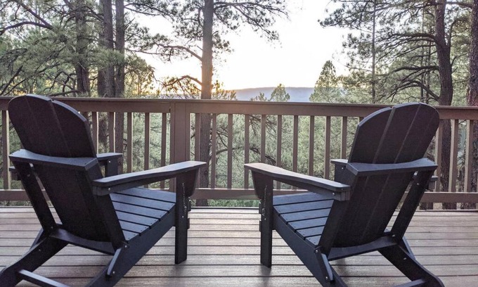 Kachina Village House | *NEW* Pine Cabin-1 acre, VIEWS, Nearby Hiking