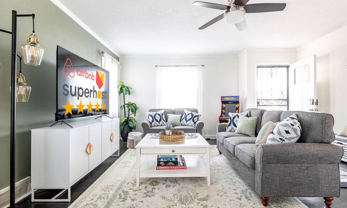 Memphis House | *NEW* Popcorn & Pacmac | Delightful Memphis gem
