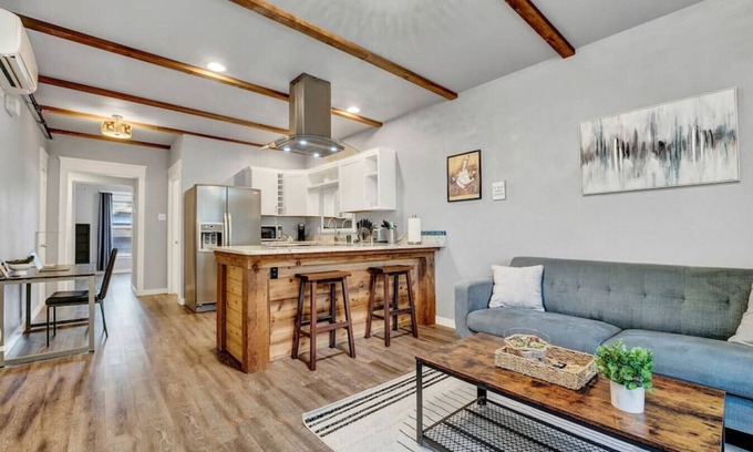 New Tacoma Apartment | New! Prime DT Modern - Extended stay Equipped!