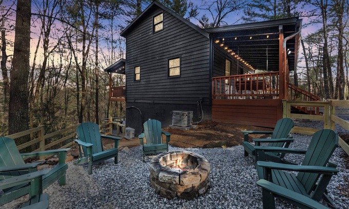 Helen Cabin | NEW! Private Mtn Cabin - Views, Hot Tub, Game Room, Tubing, 3min Downtown Helen