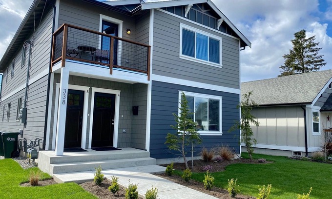 Puyallup Condo | NEW - Puyallup Downtown Duplex