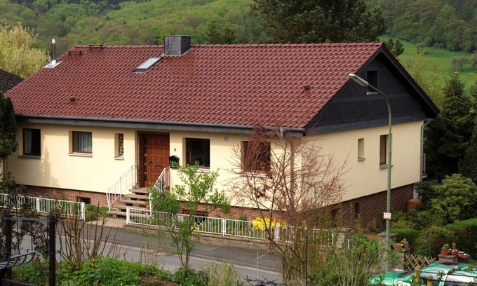 Furfurt Apartment | New quiet 100m² apmnt for 2-6 pers, friends, families, disabled; terrace, garden, billard