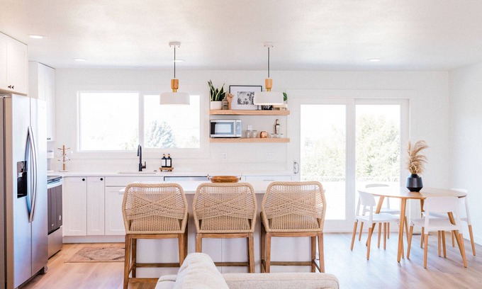 East Wenatchee House | NEW! Recently remodeled. Bright and Trendy home. Fully stocked!