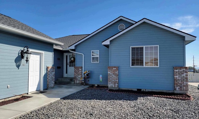 Moses Lake House | New remodel and great location!