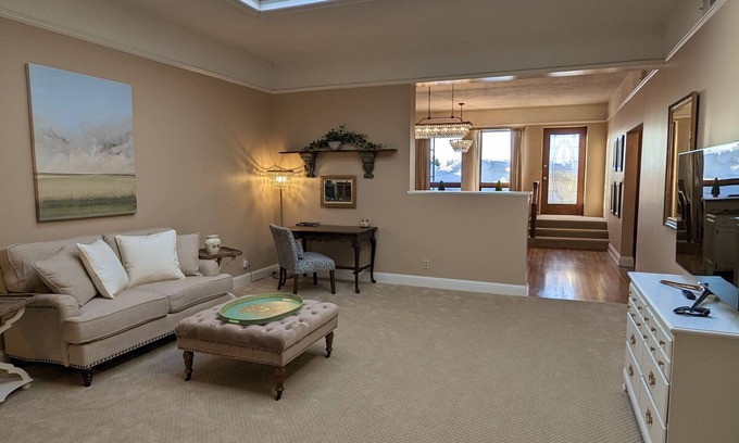 Ironwood Apartment | New, Remodeled, Luxury Loft w/Hot Tub & Rooftop Patio