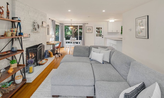 Wedgwood House | NEW Remodeled UW Wedgwood/Seattle Retreat | Yard