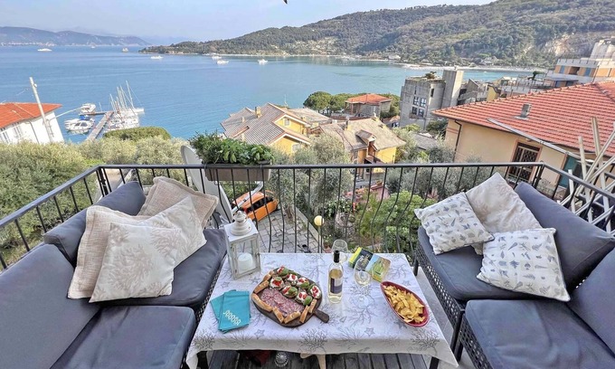 Portovenere Apartment | New Remodelled Apartment in 2022 with Sea Views and Free Parking