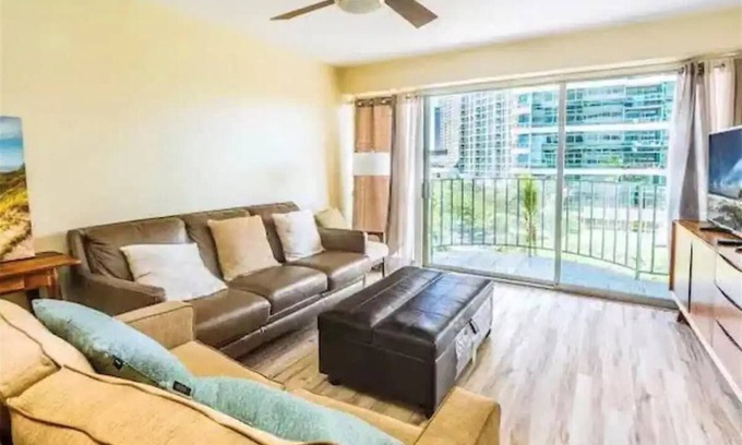 McCully - Moiliili Apartment | NEW RENO 2 apts fit 12! 2 car parking, pool & more