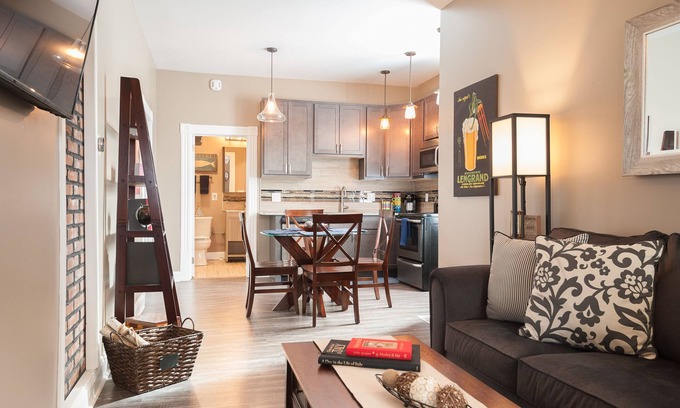 St. Louis House | ☆ New Renovate ☆ Holly Hills☆Carondelet Park☆Yard & Fire Pit ☆