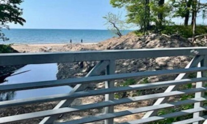 Angola on the Lake House | NEW!!! Renovated Beach Cottage, 0.4 mile walk to beach!