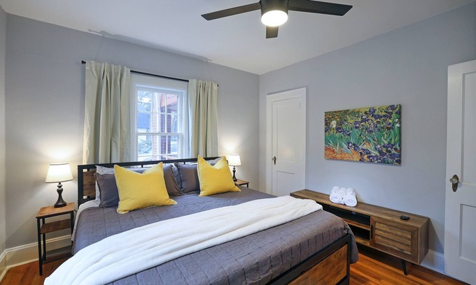 Durham House | *New & Renovated* MCM Duplex 3 mi to DT Durham