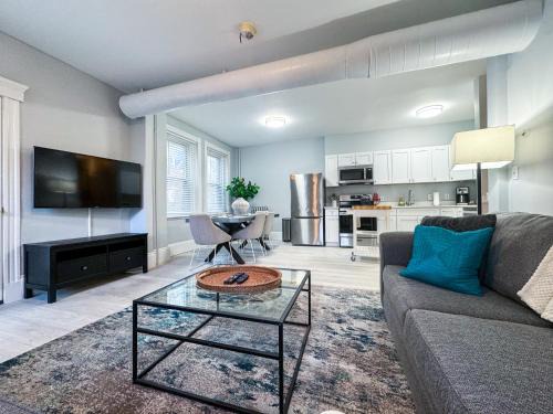 Aspinwall Hill Apartment | New Renovation, Ca, 1st Flr, 3b2ba, In-unit Lau