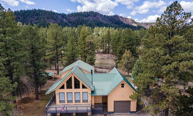 Loma Linda Cabin | New Rental! Hot Tub, Quiet, Large Lot, Great Entertaining Home