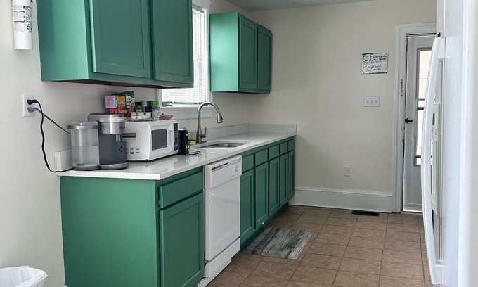 Norfolk House | NEW! Residential Retreat. Located minutes to the Oceanview beach and Naval base.