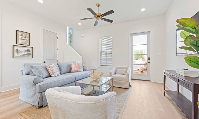 Lafayette House | New River Oaks River Ranch King A+ Location