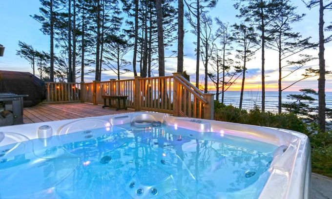Seabrook House | *New* Seabrook's The West Winds: Oceanfront, Hot Tub, Dog Friendly!