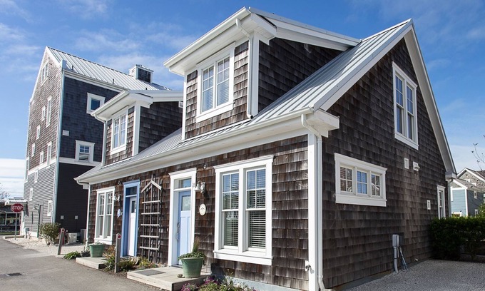 Seabrook House | *New* Seabrook's Whispering Sands: Dog-Friendly!