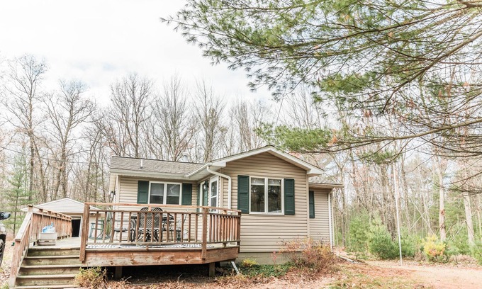 Neillsville Cottage | NEW! Secluded Cozy Cottage w/Deck, BBQ & Fire Pit!
