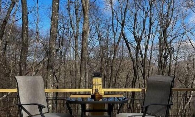 West Jefferson House | NEW Secluded Geodome with Heat/Air, Bath & Kitchen! 10 Min to West Jefferson!