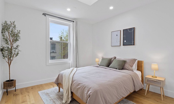 West Side House | NEW! Spacious 2BR/2BA Brownstone; Under 10 Mins Drive to All Path Trains
