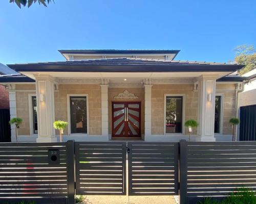 Unley House | New Spacious Luxury 5 Bedroom Mansion in Unley