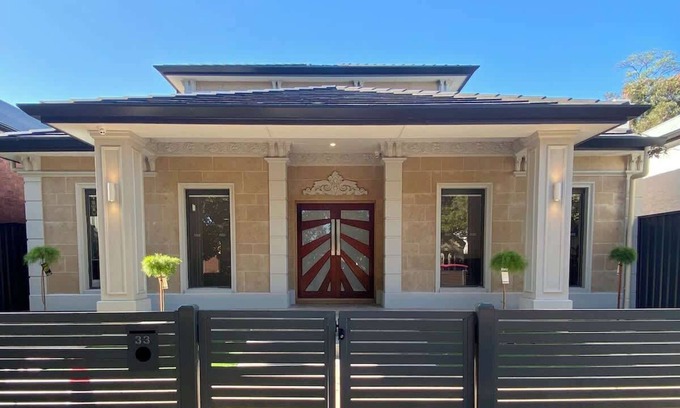 Unley House | New & Spacious Luxury Mansion with 5 Bedrooms & 4 Bathrooms in Unley