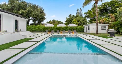 Golden Glades Villa | New Spectacular 6BR Bliss - Pool - Spa & Pickell