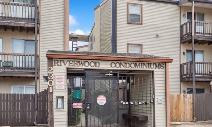 Metairie Apartment | NEW Spider-Man Themed w Pool New Orleans Airport